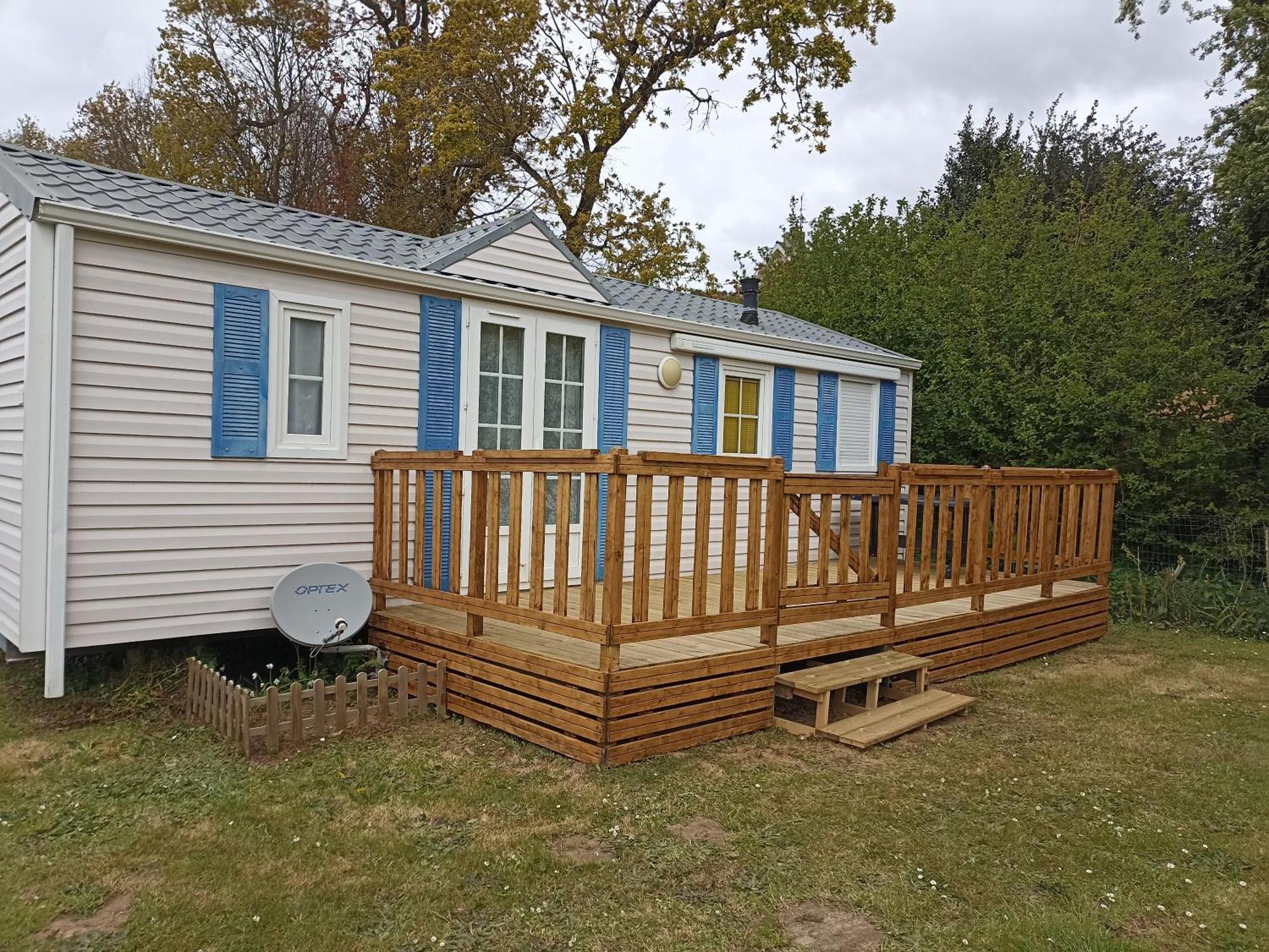 Mobil-Home Dans Camping Municipal Kermaria-Sulard Exterior photo